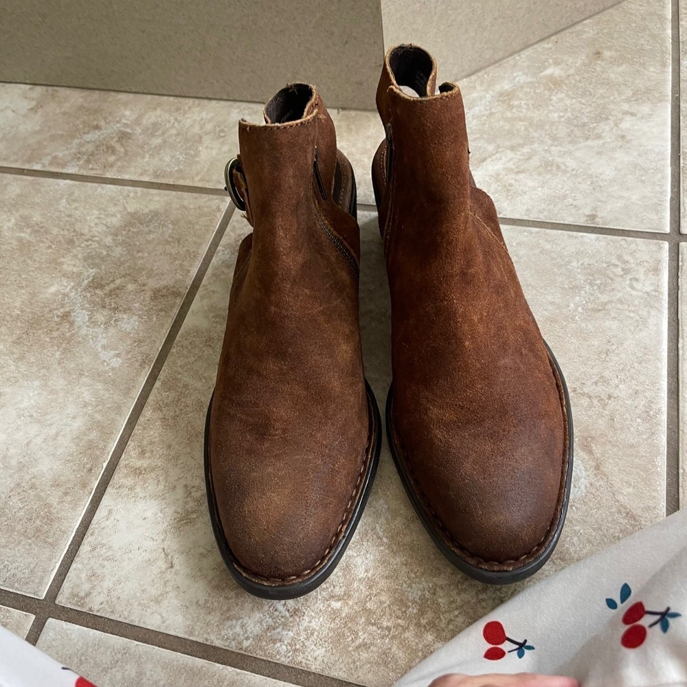 Born margrit euc Brown Suede Slingback Ankle Boots Buckle Block Heel Women 9.5 - Picture 2 of 10